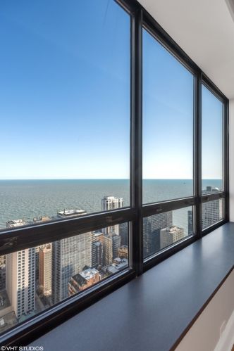 180 Pearson St, Chicago IL  60611-2130 exterior