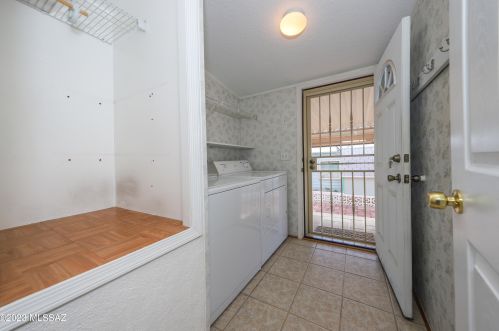 5802 Rocking Cir St, Tucson AZ 85713-6323 exterior