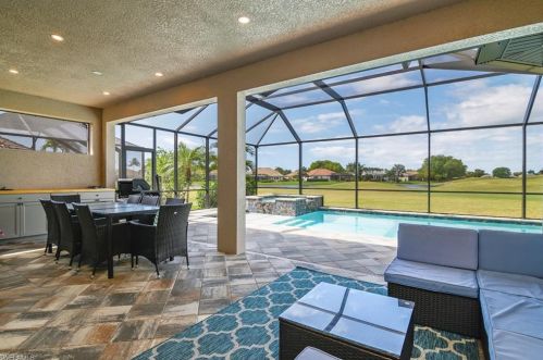 6935 Mauna Loa Ln, Naples FL 34113-2647 exterior