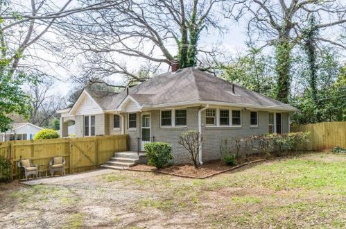 1831 Lyle Ave, Atlanta GA  30337-1204 exterior