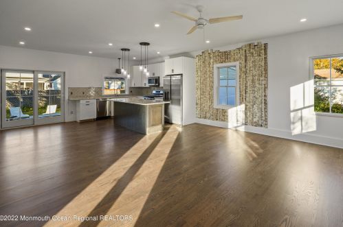 1042 4th Ave, Belmar NJ  07719-3364 exterior