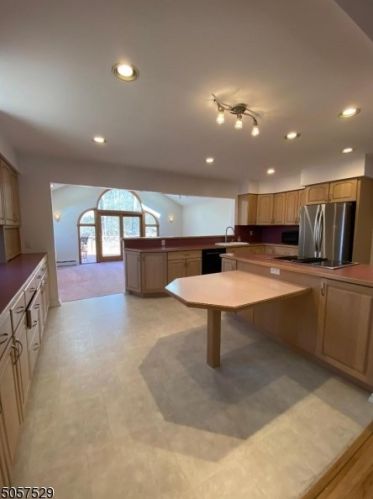 8 Indian Ln, Hackettstown NJ  07840-2606 exterior