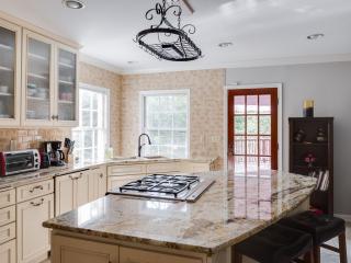 2622 Sharondale Dr, Atlanta GA  30305-3812 exterior