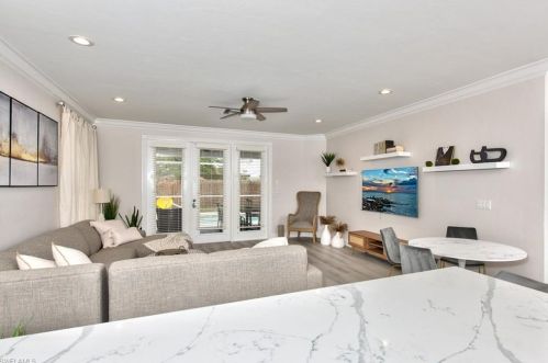 725 95th Ave, Naples, FL 34108-2456