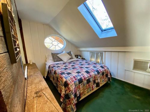 318 Litchfield Rd, Torrington CT 06791-2101 exterior