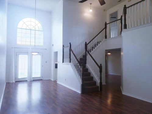 100 Fallen Leaf Ct, Irving TX  75063-4781 exterior