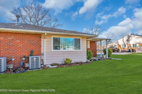 16 Lark St, Lakehurst, NJ 08759-5188