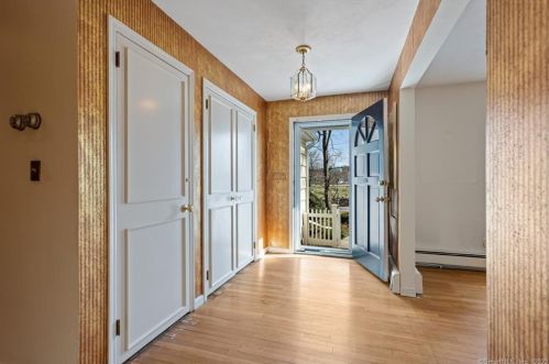 181 Long Lots Rd, Westport, CT 06880-4099