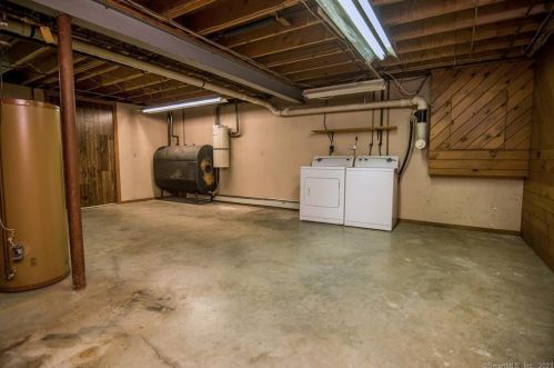 16 Attawaugan Xing Rd, Killingly CT 06241-1602 exterior