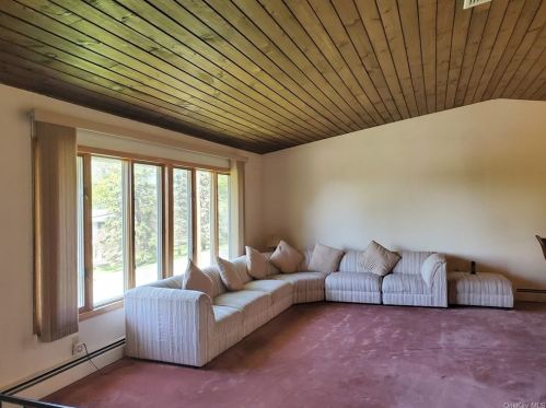 491 Mitchell Dr, Valley Cottage, NY 10989-2212