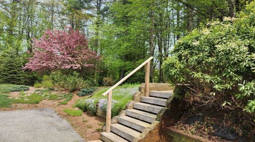 42 Hoit Rd, Concord NH  03301-1803 exterior