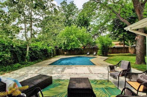 1413 Berkshire Dr, Austin, TX 78723-1838