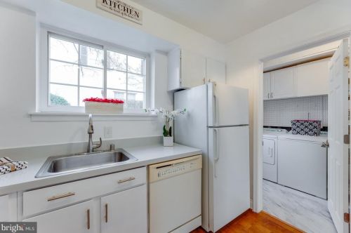 2406 Dearing St, Alexandria VA 22302-1806 exterior