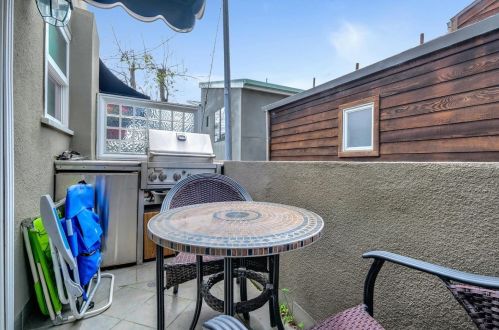 307 Capitola Ave, Capitola CA 95010-2845 exterior