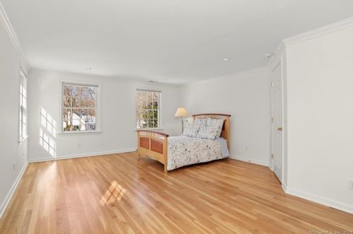 8 Carissa Ln, Greenwich CT 06830-3117 exterior