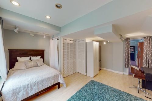 11 Chiltern St, Farmington CT 06032-1533 exterior