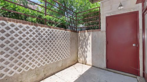 1629 Oakley Ave, Chicago IL 60647-5318 exterior