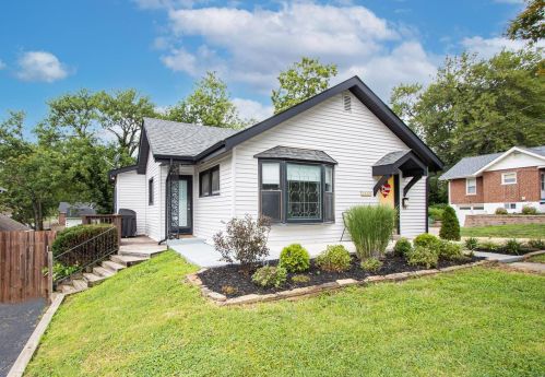 1059 Rockman Pl, Saint Louis, MO 63119-1115