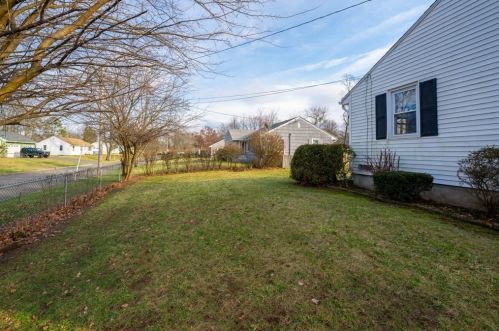 281 Hartwick St, Springfield MA 01108-3564 exterior