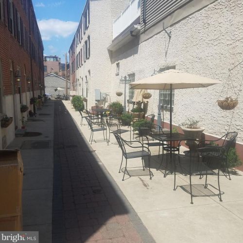 525 Fitzwater St, Philadelphia PA 19147-3029 exterior