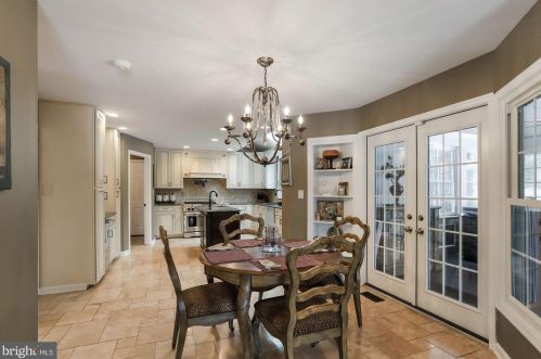 19840 Meredith Dr, Rockville MD 20855-2426 exterior