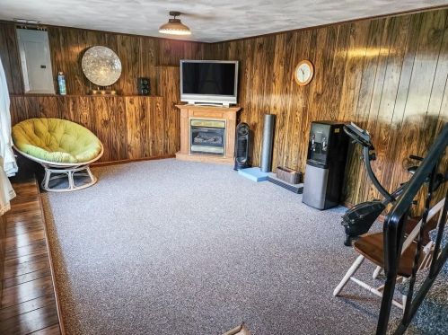 868 Greenville Ave, Providence RI  02919-1324 exterior