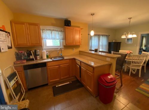 317 Oakland Ave, Camden NJ 08107-1211 exterior