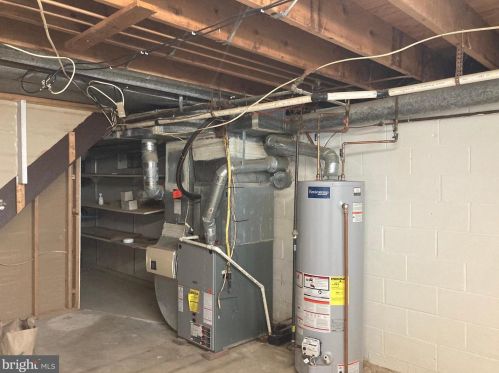 1172 Laurel Ln, Huntingdon Valley PA 19006-3216 exterior