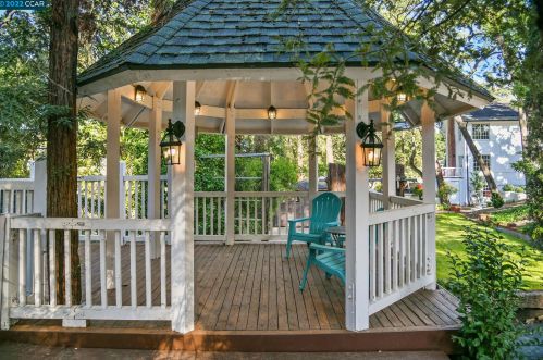 31 Ridge Park Ln, Concord CA 94518-1451 exterior