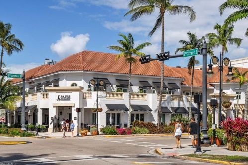 515 Yucca Rd, Naples FL 34102-5164 exterior