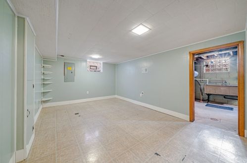 213 Dorothy Dr, Pittsburgh PA 15235-1829 exterior