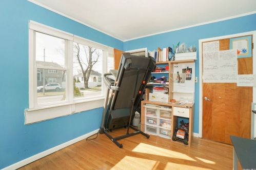 1526 10 St, Babylon NY 11704-3836 exterior