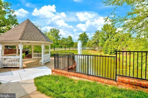 4850 Eisenhower Ave, Alexandria VA 22304-4882 exterior