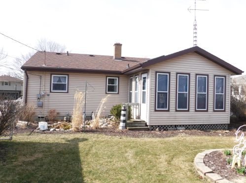 1610 Reed Ave, Manitowoc WI 54220-1835 exterior