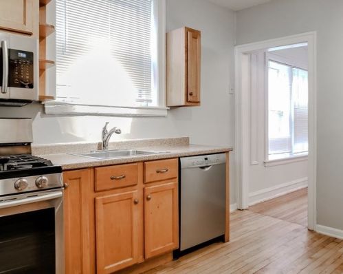 8516 Bennett Ave, Chicago IL 60649-4007 exterior