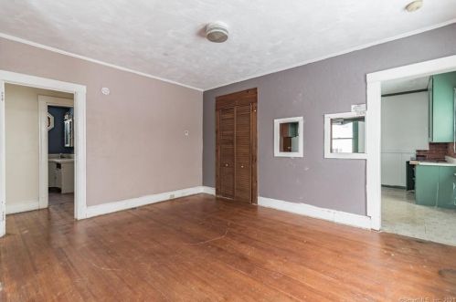 43 Elro St, Manchester CT 06040-4228 exterior