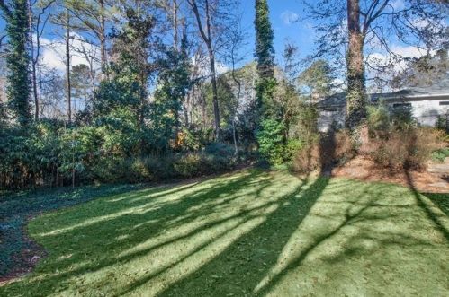 6160 Heards Creek Dr, Atlanta GA  30328-3635 exterior