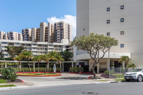 990 Ala Nanala St, Honolulu HI  96818-2967 exterior