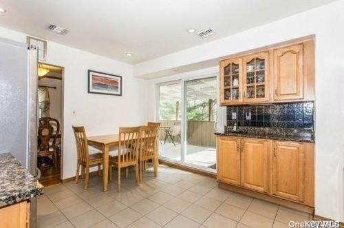 7 Folger Ln, Huntington Station NY  11746-5858 exterior