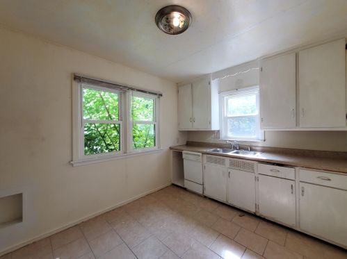 3061 74th St, Milwaukee, WI 53219-0028