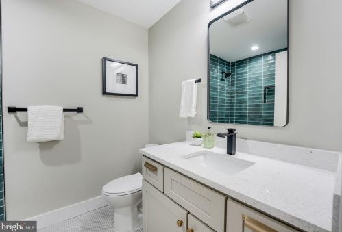 1505 Crestwood Dr, Alexandria VA  22302-2303 exterior