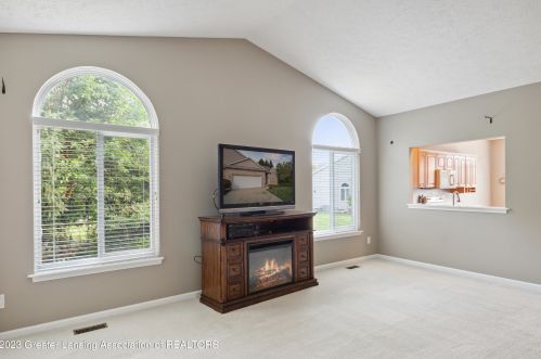 2930 Marfitt Rd, East Lansing MI 48823-6355 exterior