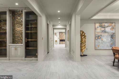 6431 Georgetown Pike, Mc Lean VA 22101-2212 exterior