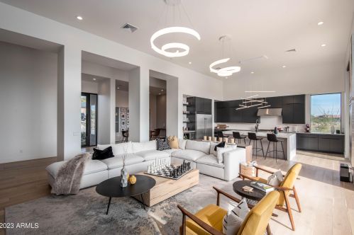 13218 17th Pl, Phoenix AZ  85022-5069 exterior