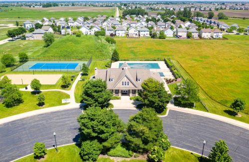 1319 Morgana Dr, Joliet IL 60431-8042 exterior