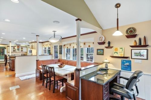 181 Johnny Cake St, North Andover MA 01845-5613 exterior