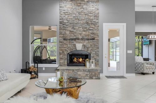 160 Logan Blvd, Naples FL 34119-1423 exterior