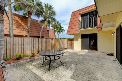 311 Live Oak Ln, Boynton Beach FL 33436-7107 exterior