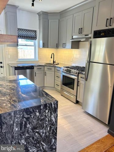 2653 Cedar St, Philadelphia PA  19125-2335 exterior