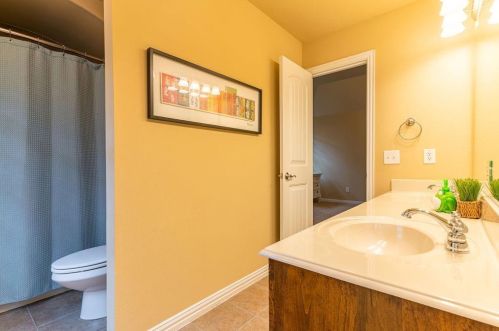 2775 Enclave Dr, Frisco TX 75034-0742 exterior